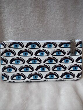 bobbi brown travel makeup bag Abbey Cosmetic Case The travel storage solution has a zippered pocket on top for your everyday essentials and a bottom compartment that unzips to reveal a storage space for necklaces Bobbi Brown | Bags |